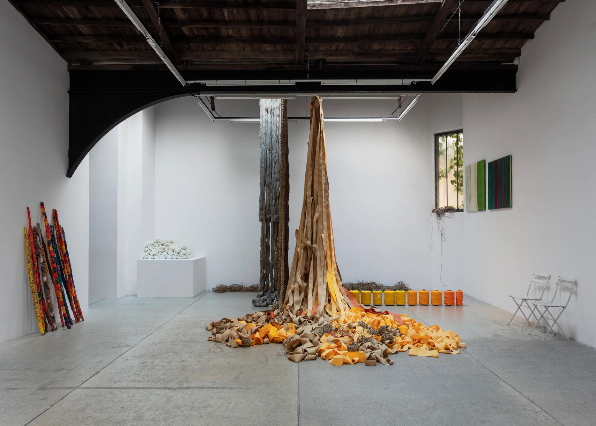 Installation view of Hicks’s “Grace, No Gridlock” at Galerie Fank Elbaz in Paris, France in 2021. (Photo: Claire Dorn/Courtesy Sheila Hicks and Galerie Frank Elbaz).