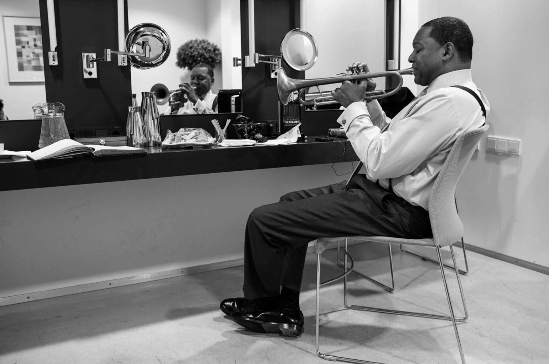 Marsalis practicing in his dressing room at the Harpa Concert Hall in Reykjavik, Iceland, in 2014. (Photo: Luigi Beverelli)