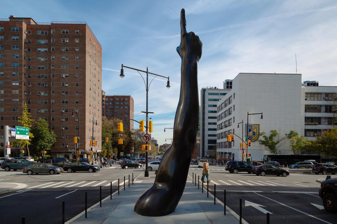 Installation view of Thomas’s sculpture “Unity” (2019) at the foot of the Brooklyn Bridge. (Courtesy the artist)