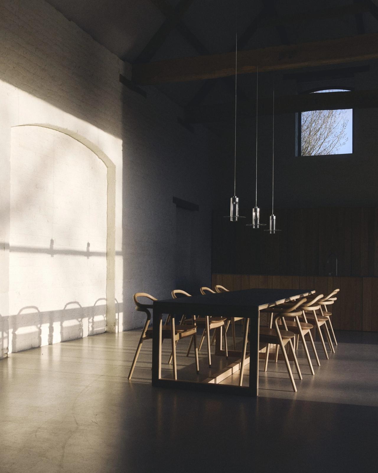 An interior view of the dining room of Pawson’s Home Farm (2019) in Oxfordshire, England. (Photo: Suzie Howell for The Slowdown)
