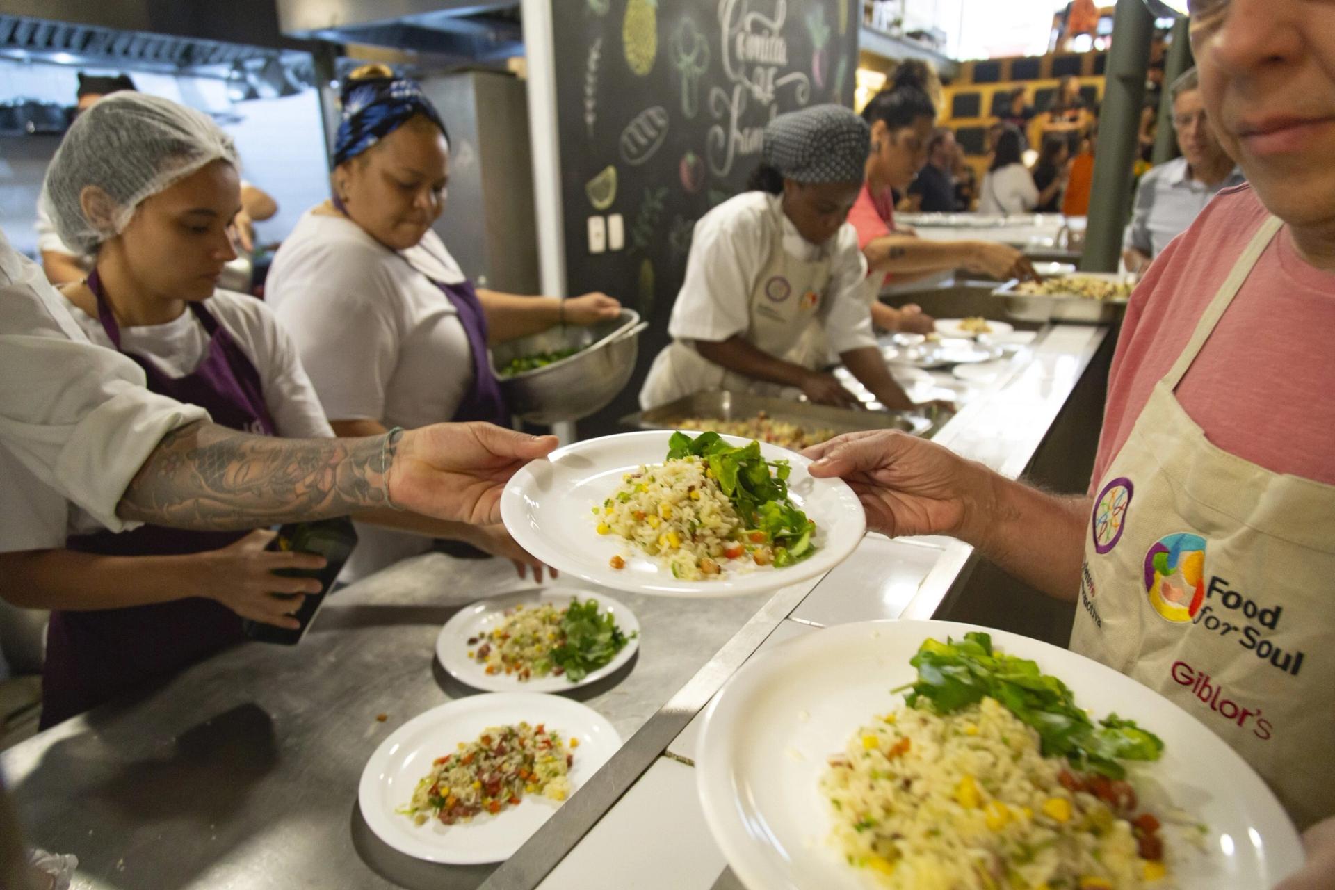 Refettorio Gastromotiva in Rio de Janeiro, Brazil. (Photo: Daniel Coelho)
