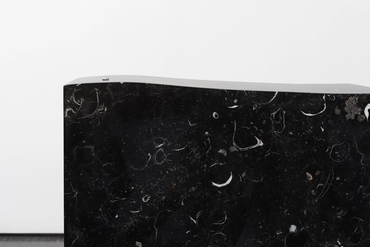 Details of one of the benches in de Waal’s exhibition “this must be the place” (2023) at Gagosian in New York. (© Edmund de Waal. Photo: Alzbeta Jaresova. Courtesy the artist and Gagosian)