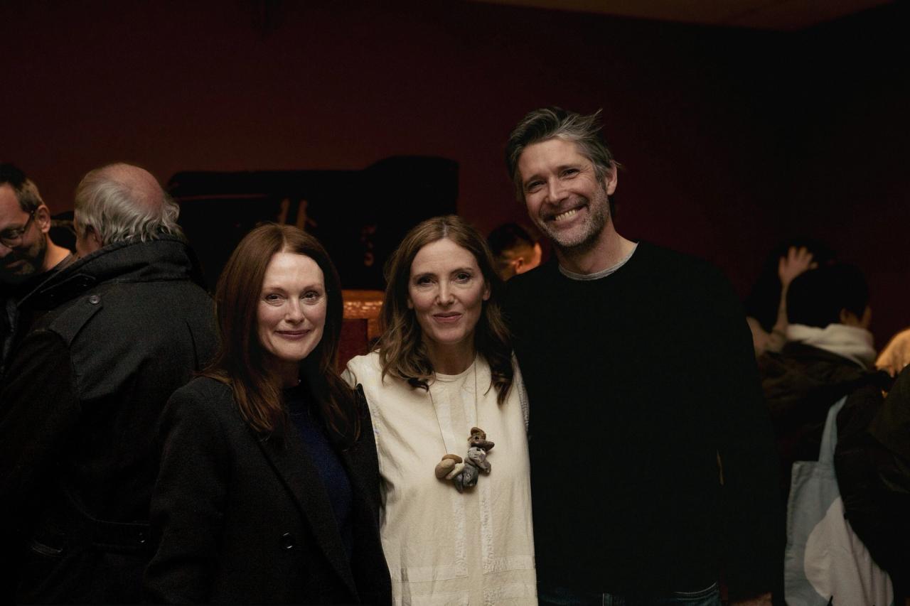 Toogood (center) with Julianne Moore and Bart Freundlich, wearing a necklace made for her by her daughter of collected pebbles, at the opening of her “Assemblage 7: Lost and Found” exhibition at Friedman Benda. (Courtesy Faye Toogood)