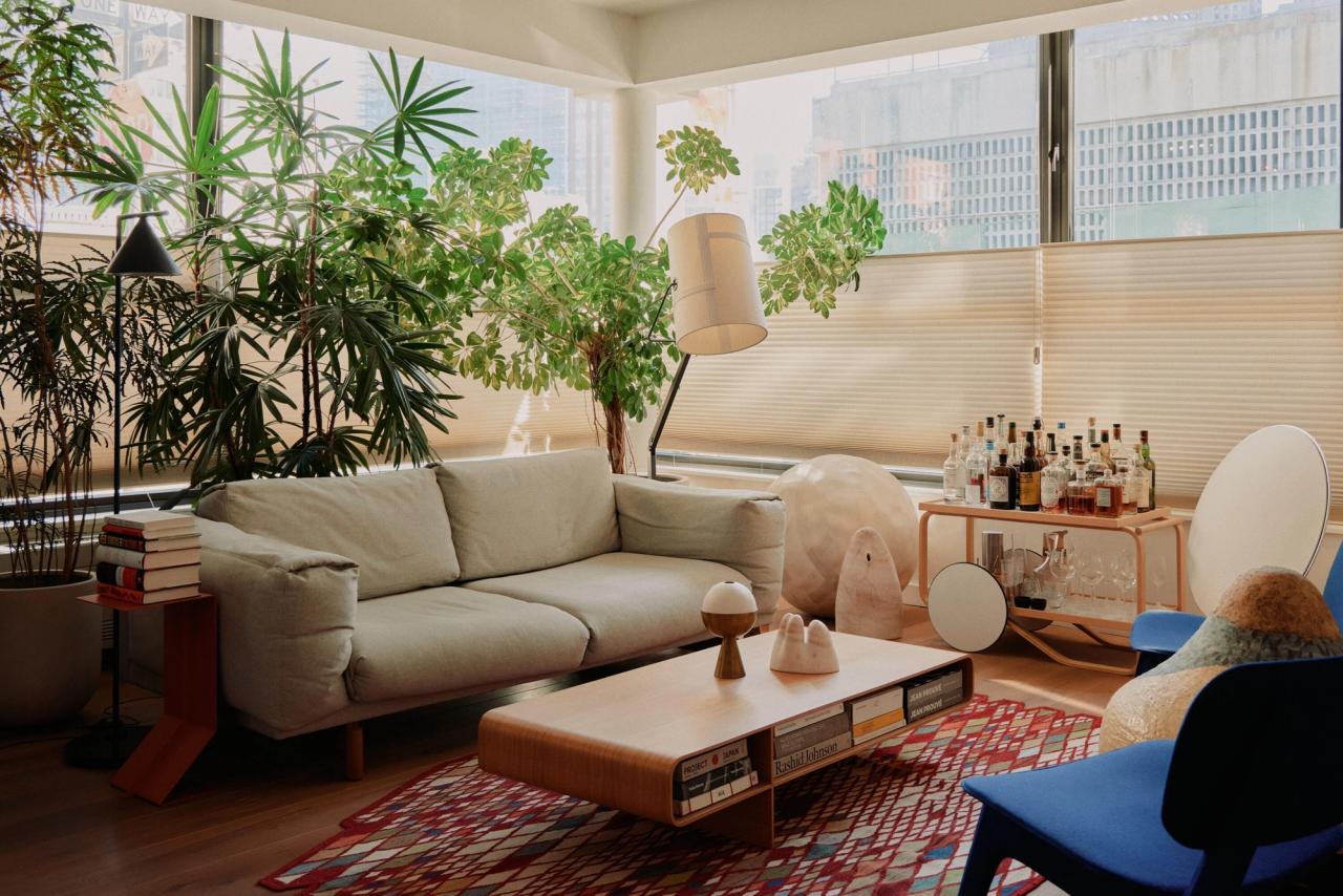 Barber Osgerby’s Loop coffee table (1996) for Isokon Plus, as seen in Spencer's former Brooklyn Heights apartment. (Photo: William Jess Laird/Courtesy Vipp)