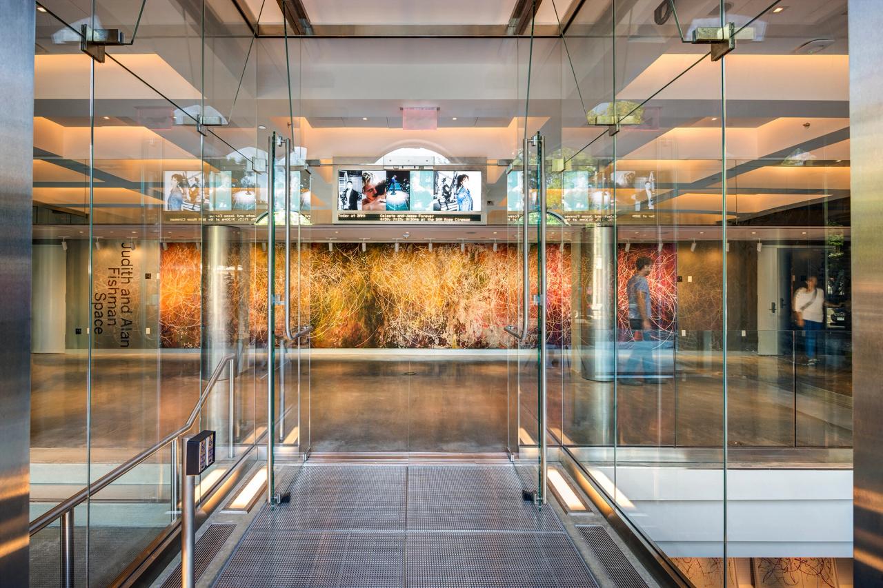 View of Parlá’s mural “Gesture Performing Dance, Dance Performing Gesture” (2012) in Brooklyn Academy of Music’s Fisher Building. (Courtesy the artist)