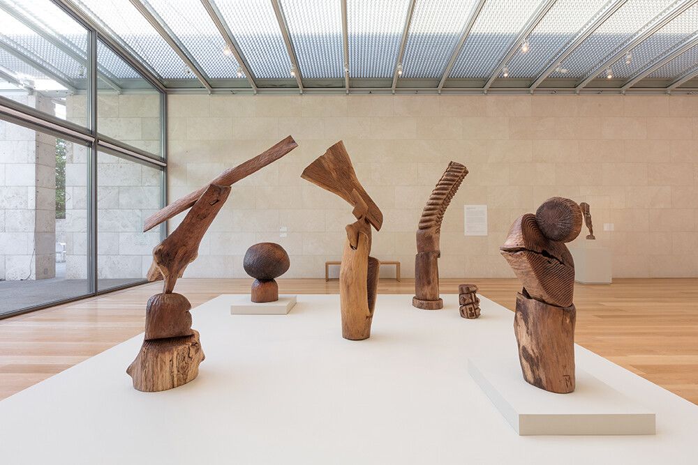 Installation view of “Thaddeus Mosley: Forest” (2023) at the Nasher Sculpture Center in Dallas. (Courtesy the artist and Karma gallery)