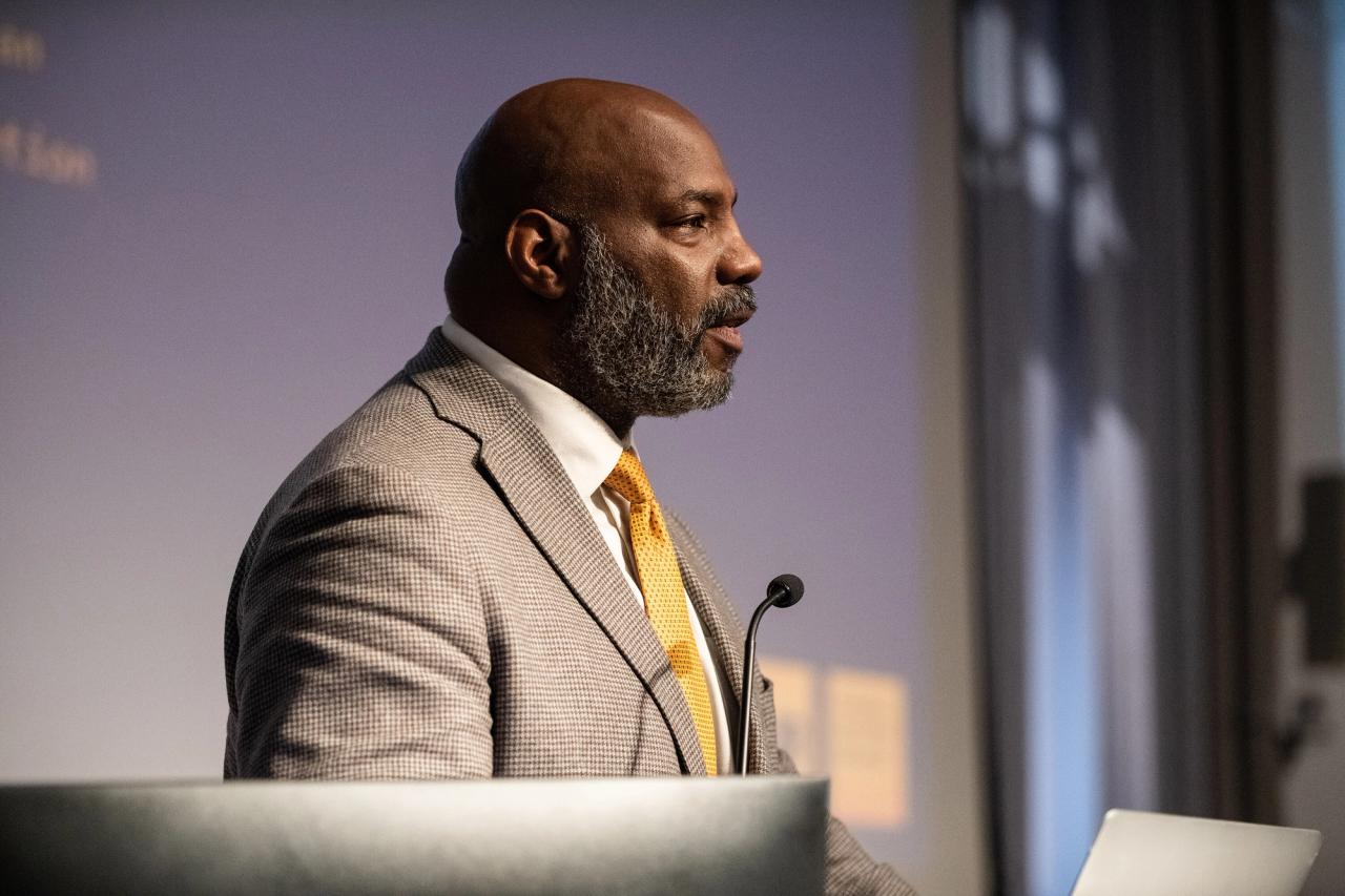 Cobb speaking as dean of Columbia Journalism School. (Photo: Chris Taggart. Courtesy Columbia Journalism School)