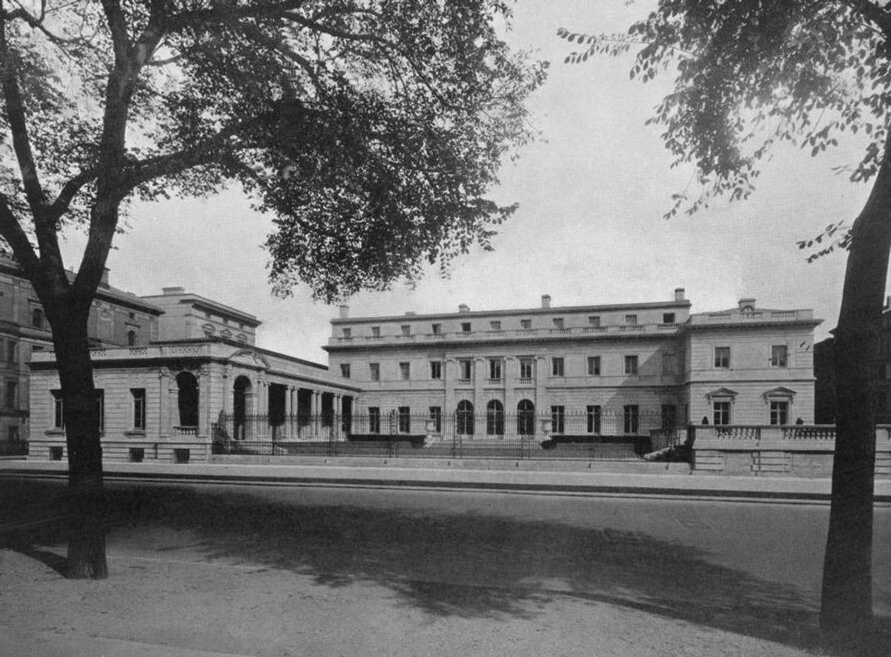 Exterior view of the Frick Mansion, 1914. (Courtesy Frick Collection)