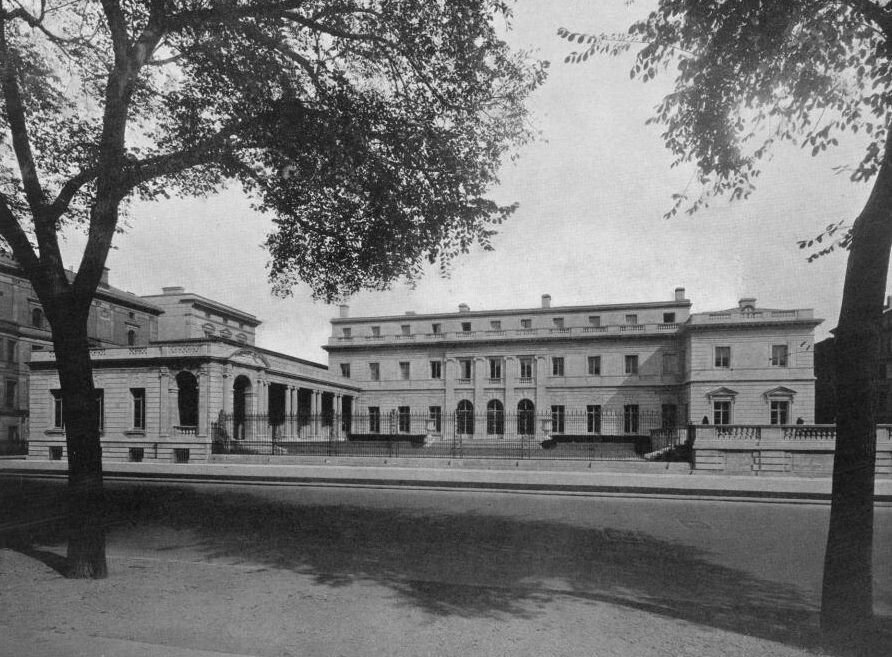 Exterior view of the Frick Mansion, 1914. (Courtesy Frick Collection)