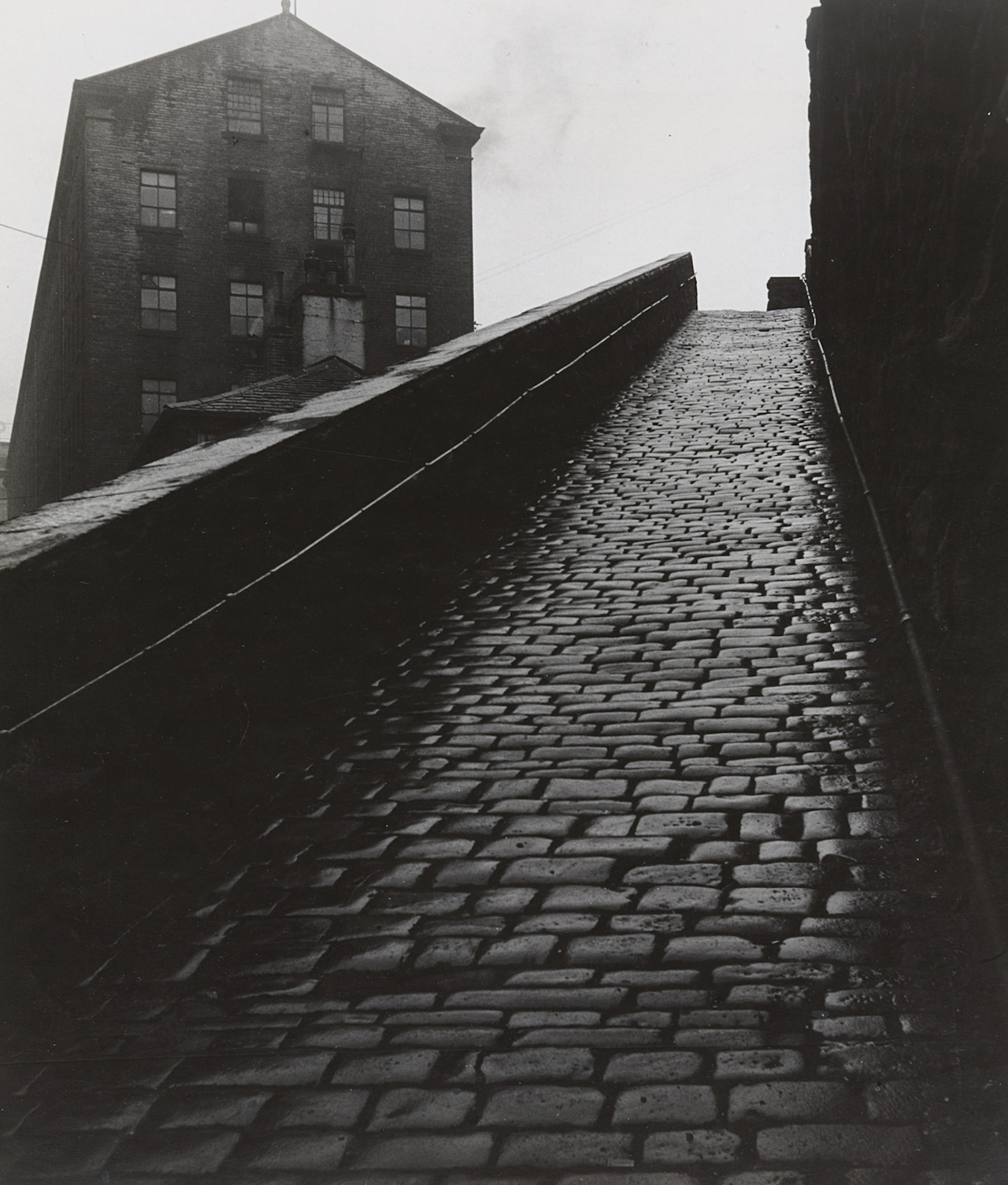 The photograph “A Snicket in Halifax” (1937) by Bill Brandt, included in Pawson’s Minimum (1996). (Courtesy John Pawson)