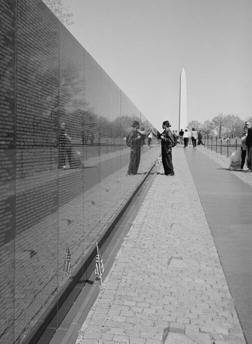 The Vietnam Veterans Memorial (1982) in Washington, D.C., designed by Maya Lin. (Courtesy of the Historic American Buildings Survey, Library of Congress, Washington, D. C.)
