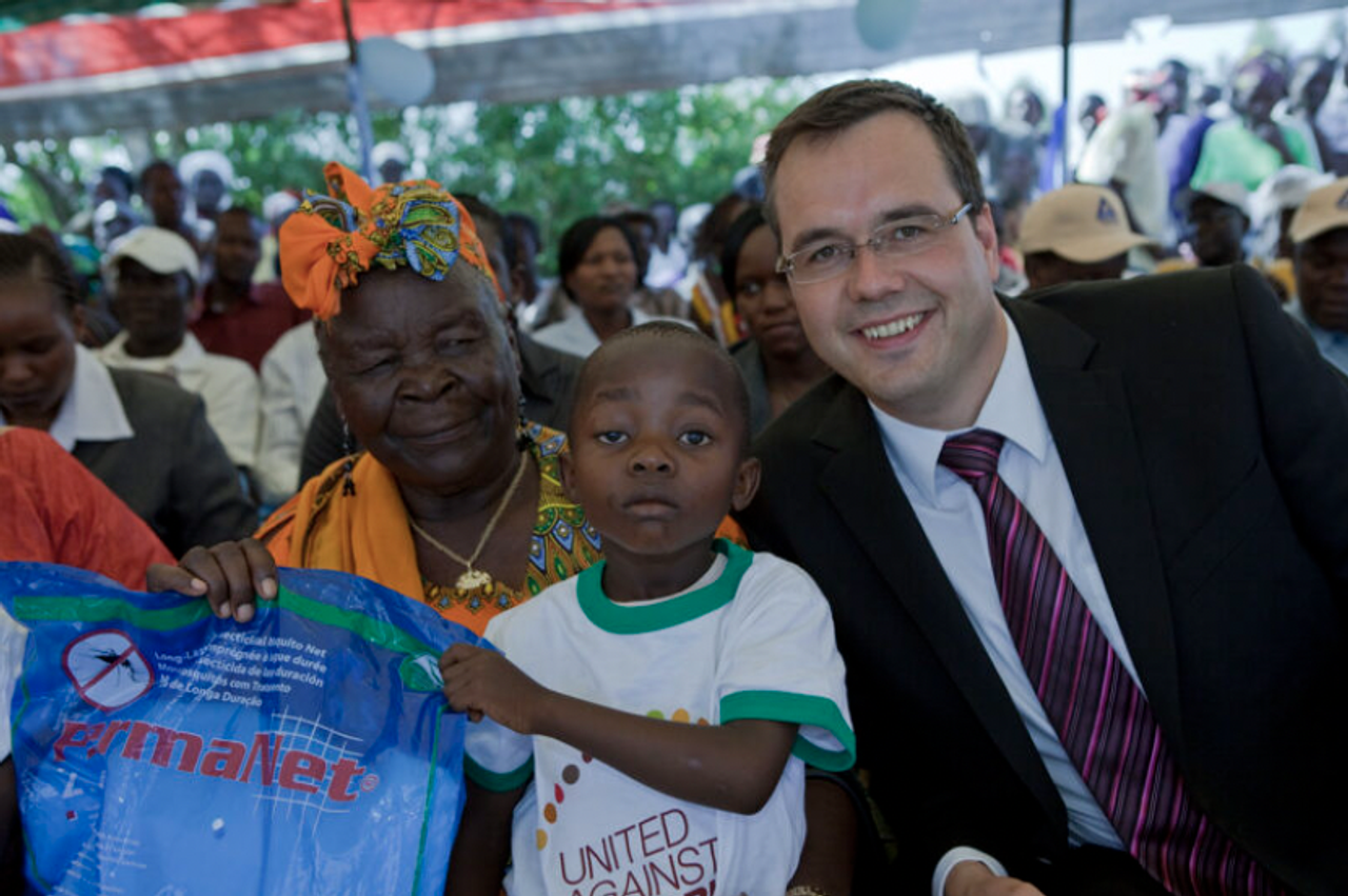 Vestergaard with the late Sarah Onyango Obama, an educator and former President Barack Obama’s grandmother, opening an HIV comprehensive care center (now part of the Emusanda Health Center) in Lurambi, Kenya, in 2009. (Courtesy Mikkel Vestergaard Frandsen)
