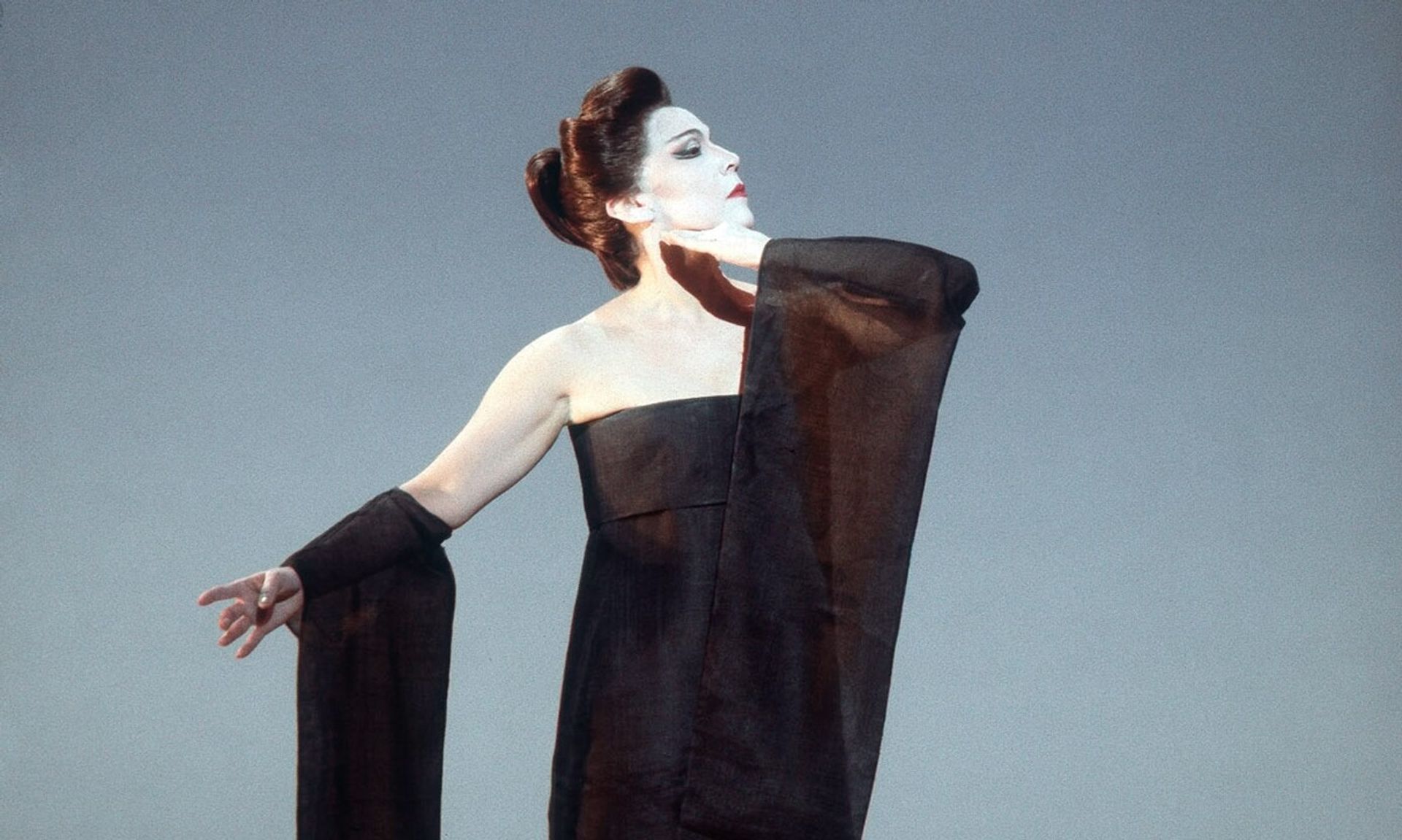 A performance of Wilson’s rendition of Madama Butterfly at the Paris Opera in 1993. (Photo: Florian Kleinefenn)