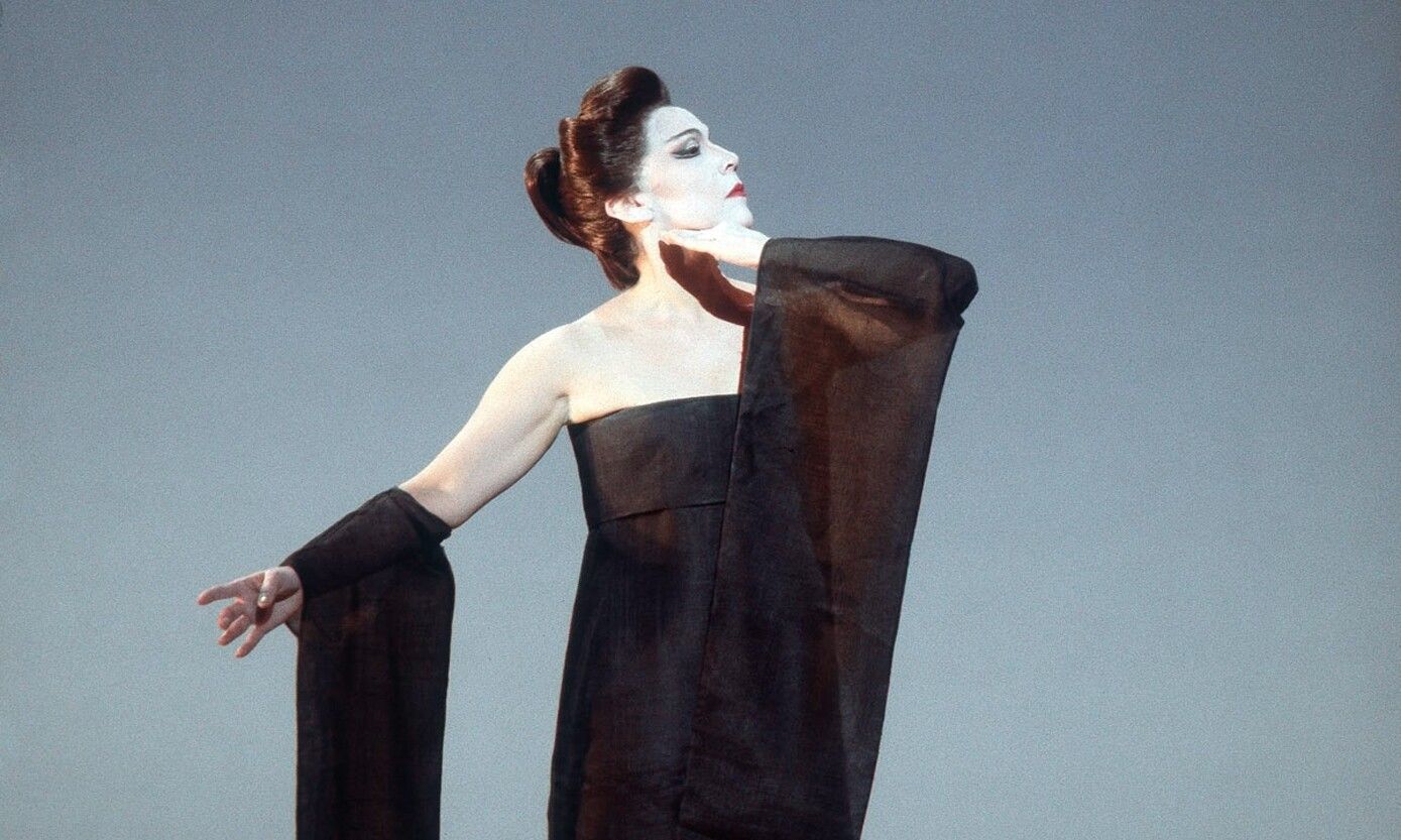 A performance of Wilson’s rendition of Madama Butterfly at the Paris Opera in 1993. (Photo: Florian Kleinefenn)