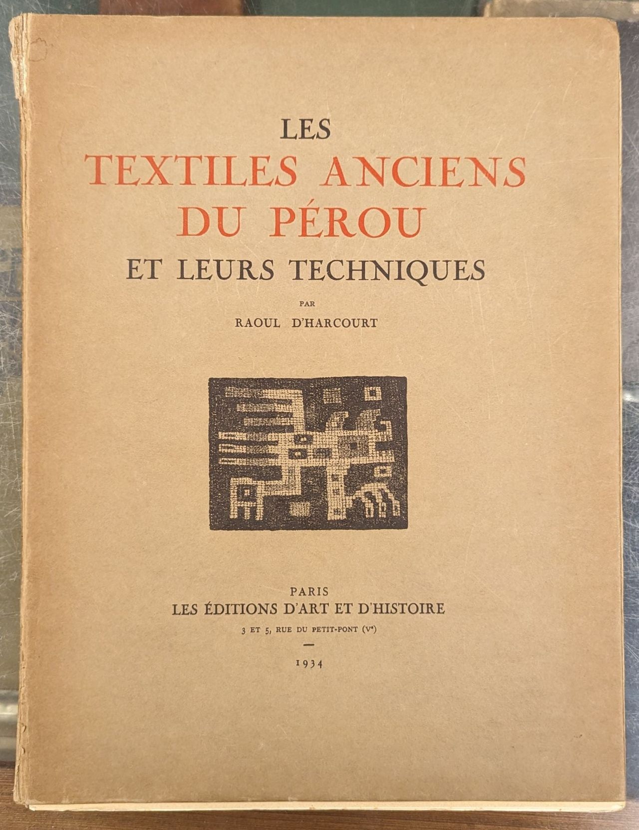 Cover of Raoul d’Harcourt’s Les Textiles Anciens du Pérou et Leurs Techniques (1934). (Courtesy Les Éditions d’Art et d’Histoire)