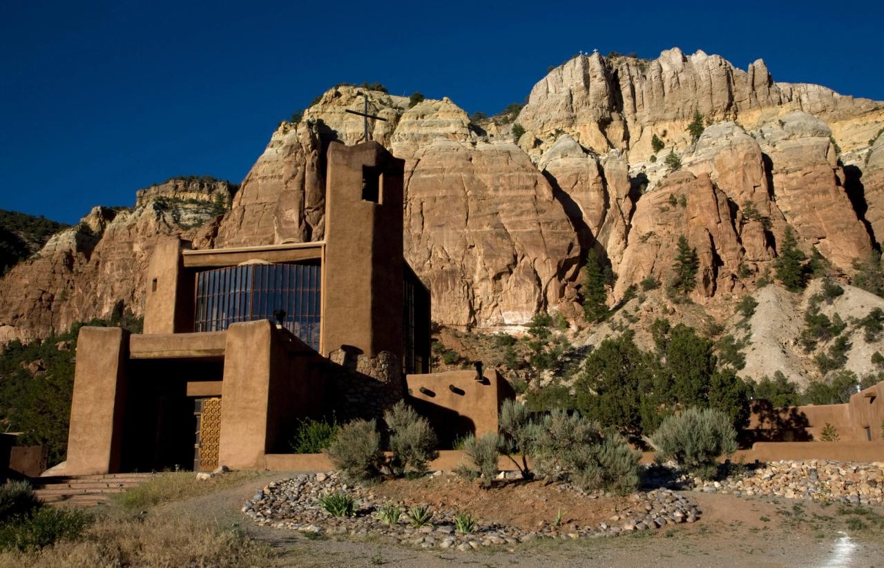 Exterior view of Monastery of Christ in the Desert in Abiquiu, New Mexico, designed by George Nakashima in 1964. (Courtesy George Nakashima Woodworkers)