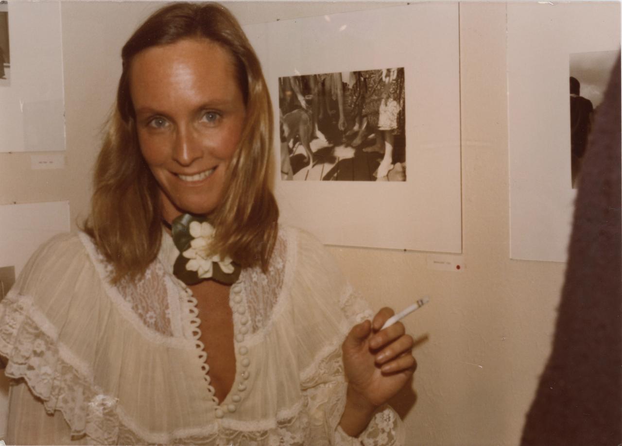 Barney at the opening of her first show at The Potatoe Gallery in Sun Valley in May 1977. (Photo: Mary Rolland. Courtesy Tina Barney)