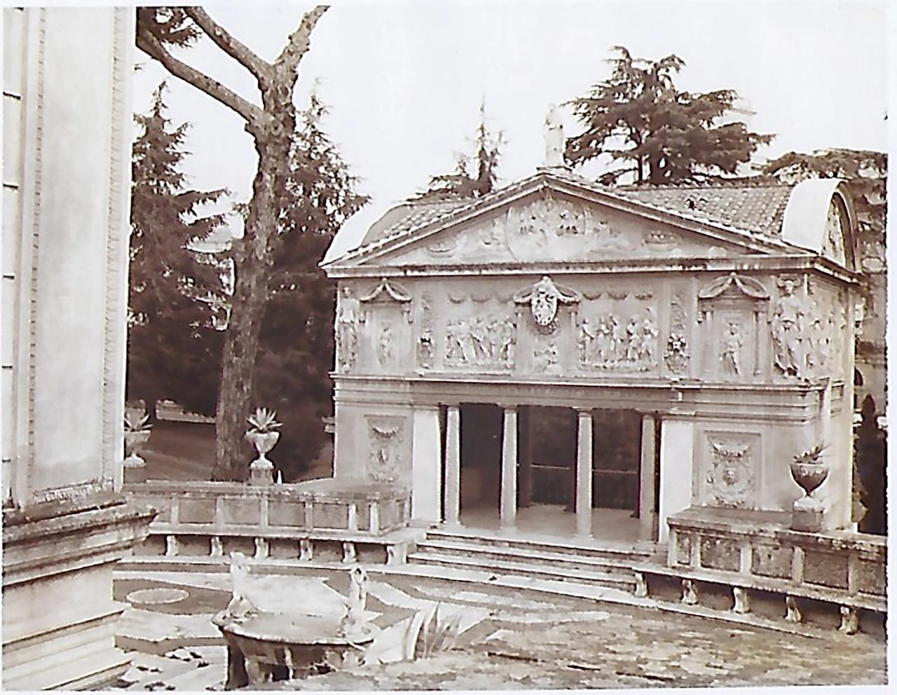 Image from Needleman’s tour of Italian Renaissance gardens in 1996. (Courtesy Deborah Needleman) from Needleman’s tour of Italian Renaissance gardens in 1996. (Courtesy Deborah Needleman)