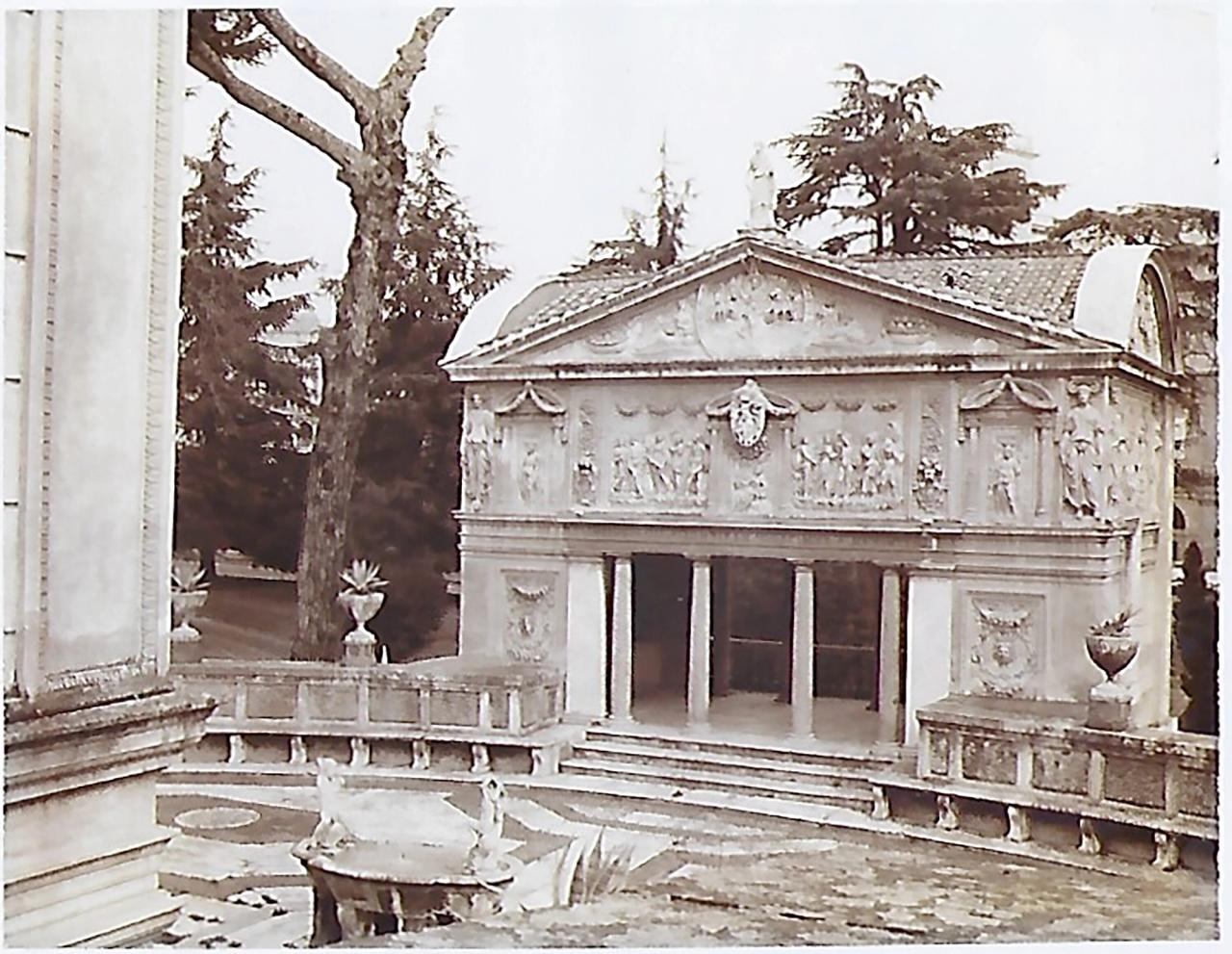 Image from Needleman’s tour of Italian Renaissance gardens in 1996. (Courtesy Deborah Needleman) from Needleman’s tour of Italian Renaissance gardens in 1996. (Courtesy Deborah Needleman)