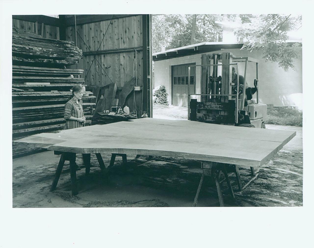 The construction of a peace table at the George Nakashima Woodworkers studio. (Courtesy Nakashima Foundation for Peace © Ezra Stoller / Esto)
