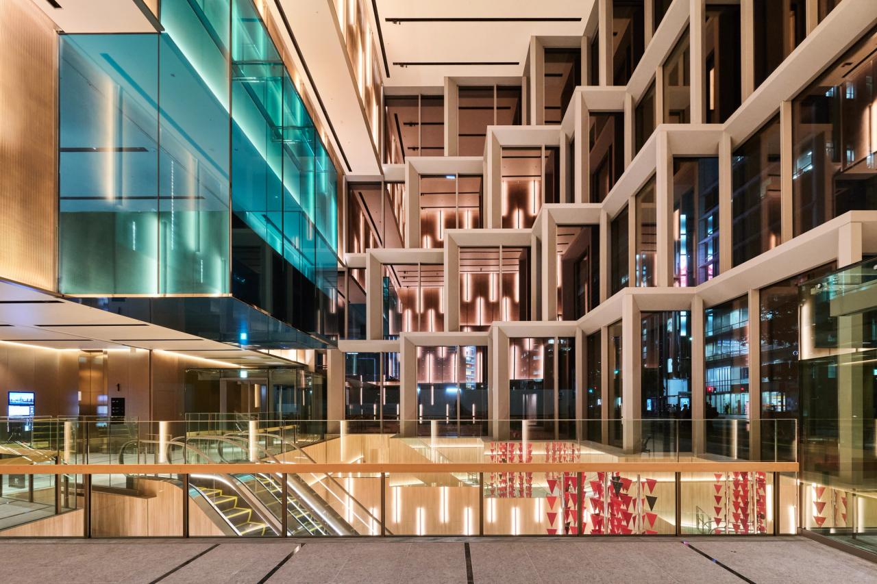 The lobby atrium of the OMA/Shigematsu-designed Tenjin Business Center in Fukuoka, Japan. (Photo: Tomoyuki Kusunose)