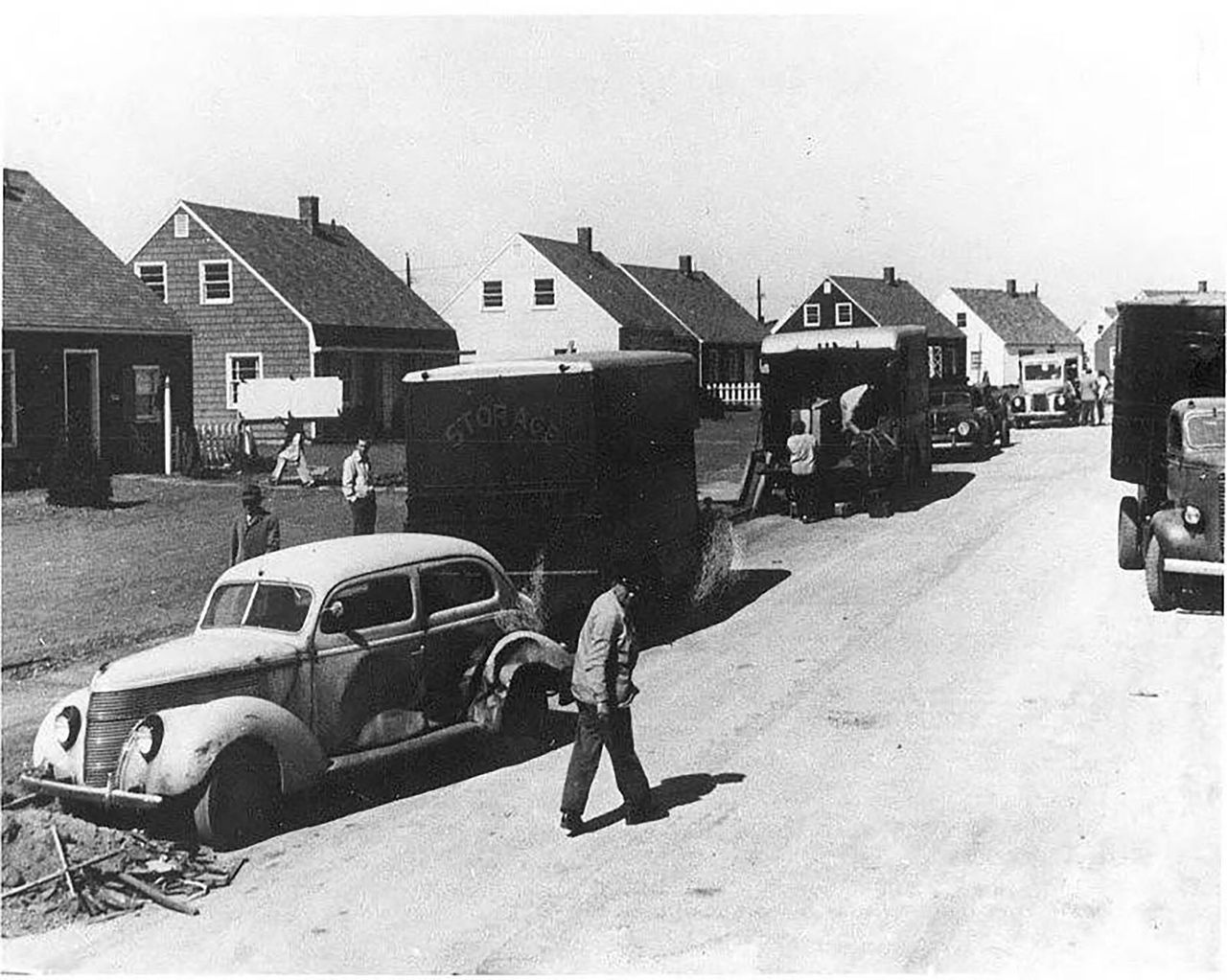 Early families moving into Levittown in the 1950s. (Courtesy Levittown History Collection)