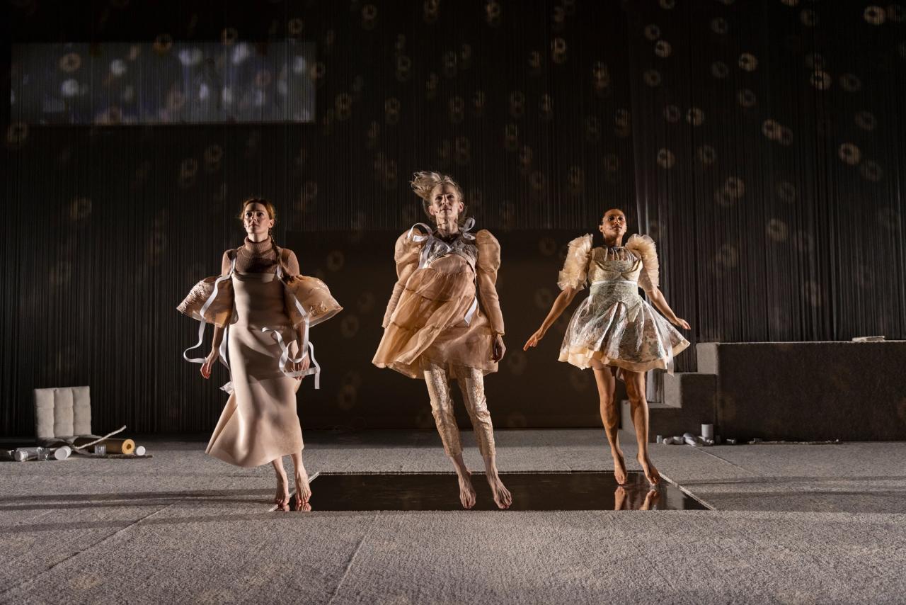 A view of Parson’s performance The Mood Room (2021) at the Brooklyn Academy of Music. (Photo: Maria Baranova. Courtesy Big Dance Theater)