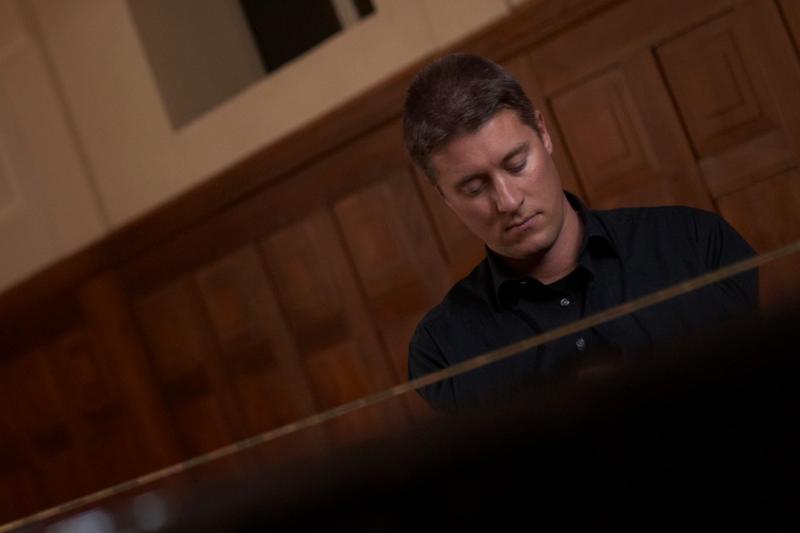 Lars David Kellner am Klavier