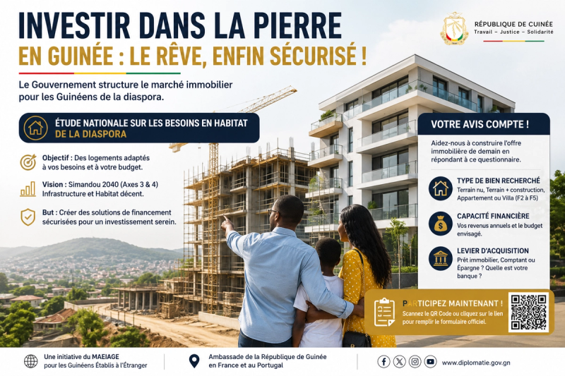 Un passeport guinéen et un smartphone affichant un formulaire d'investissement, posés sur des plans architecturaux modernes.