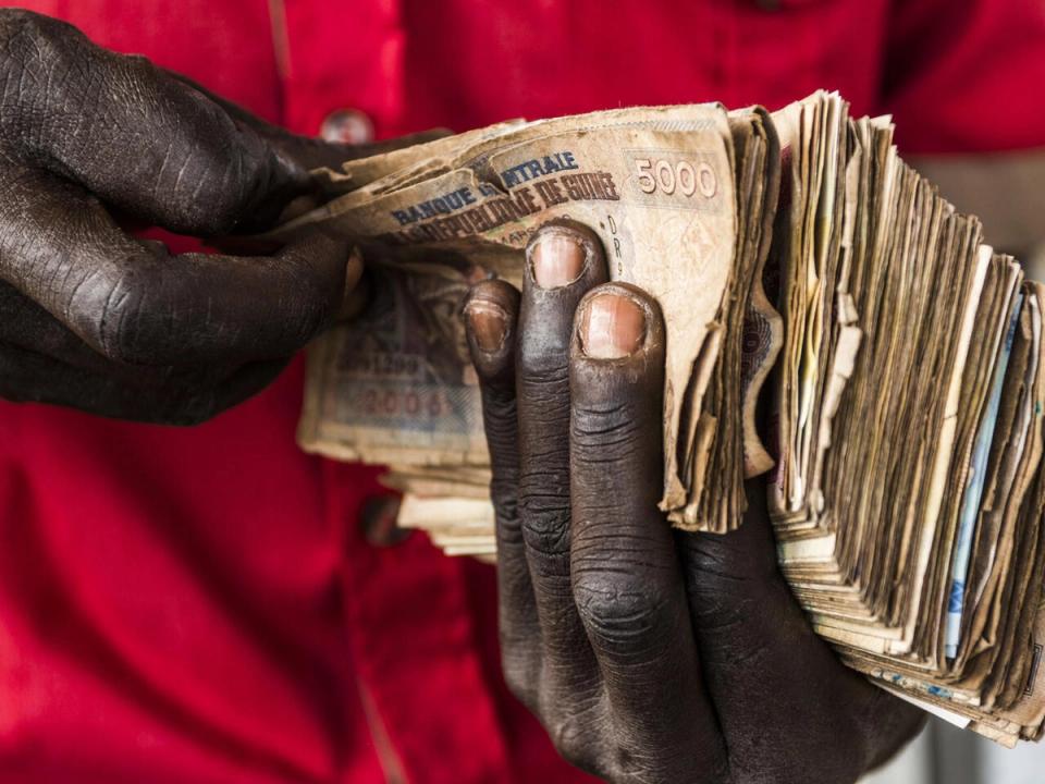 Crise de liquidités en Guinée avec des difficultés de retrait d’argent dans les banques