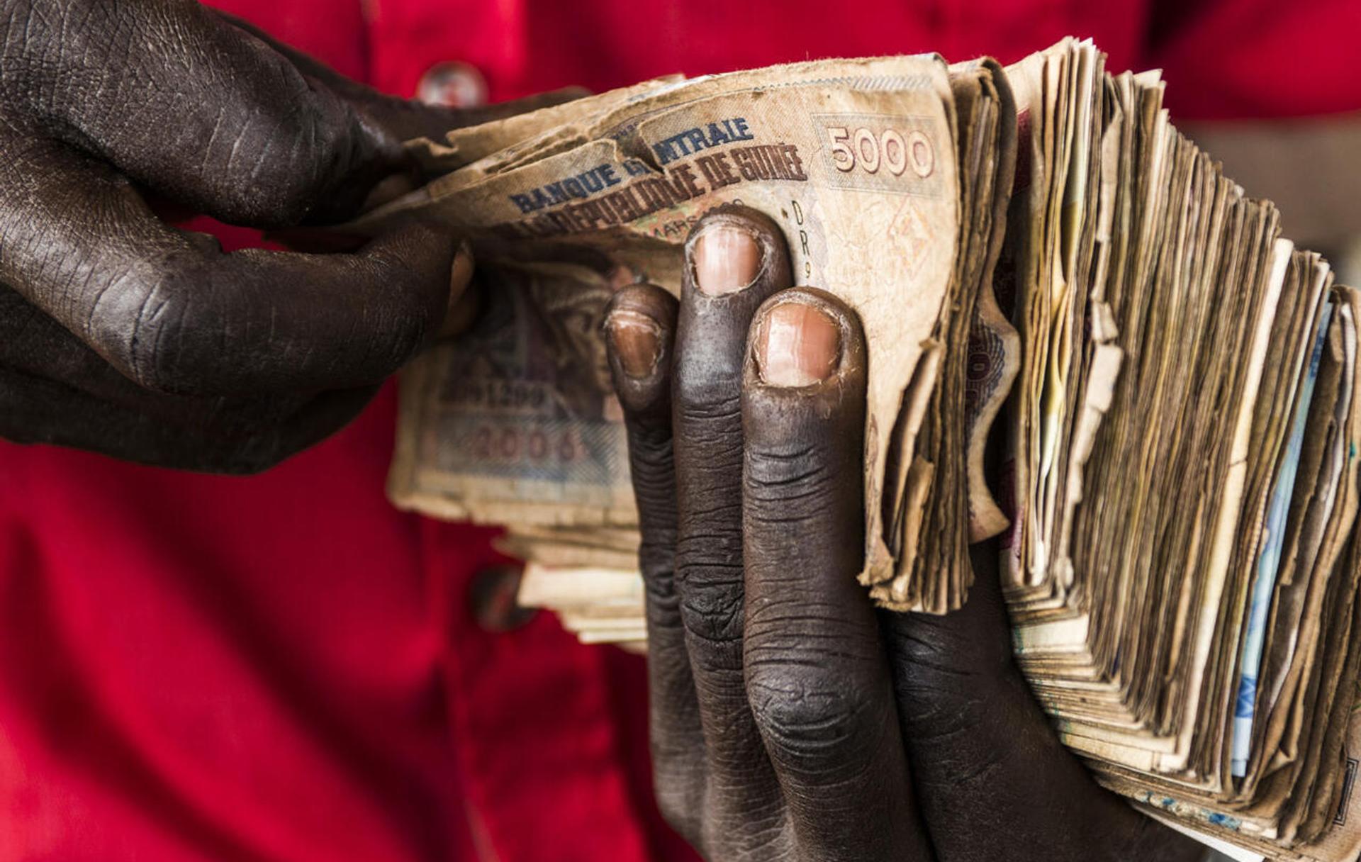 Crise de liquidités en Guinée avec des difficultés de retrait d’argent dans les banques