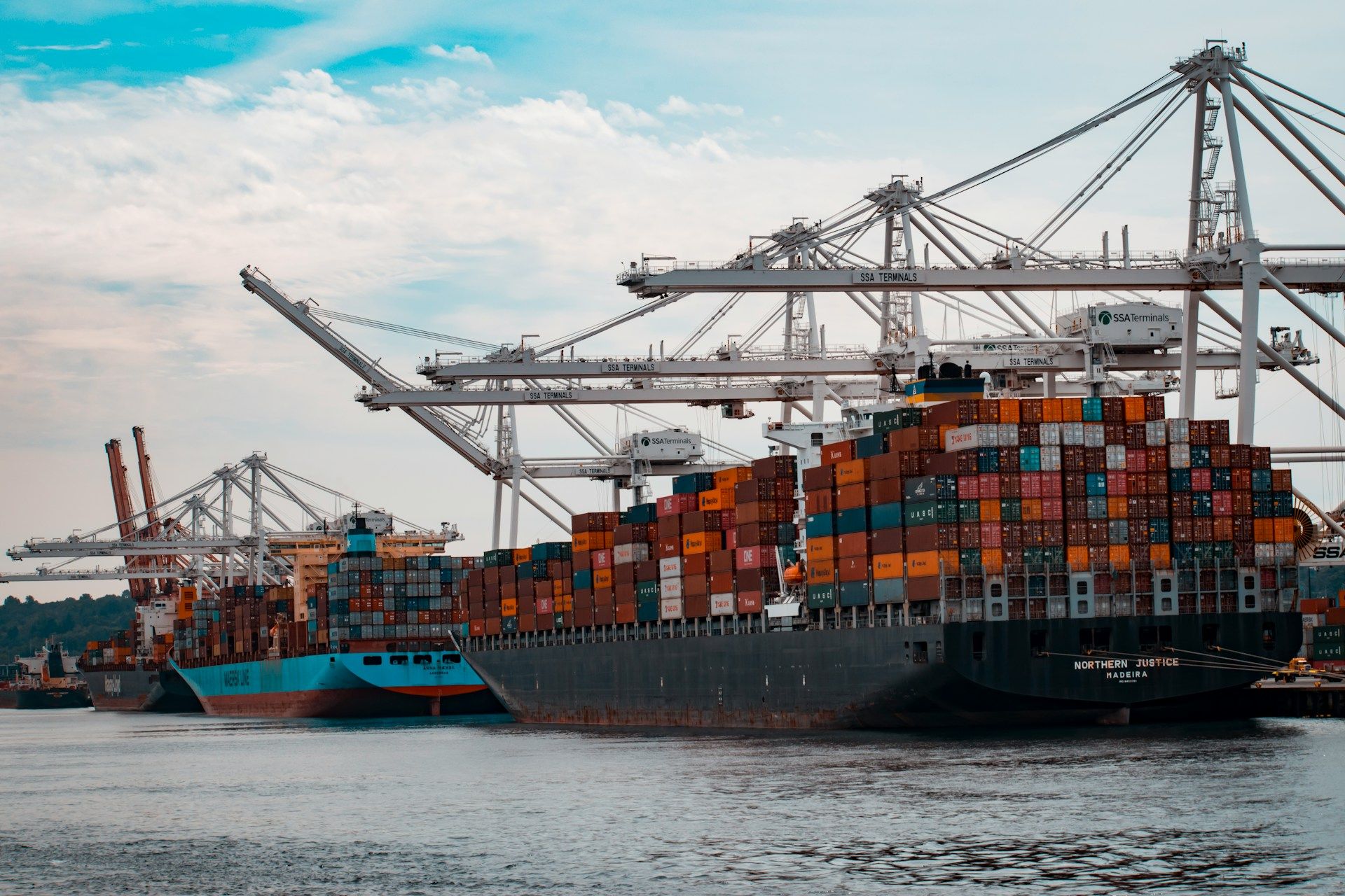 Bulk carriers loading iron ore at a Guinean export terminal, symbolizing the rapid growth of Guinea’s mining exports and international trade activity.