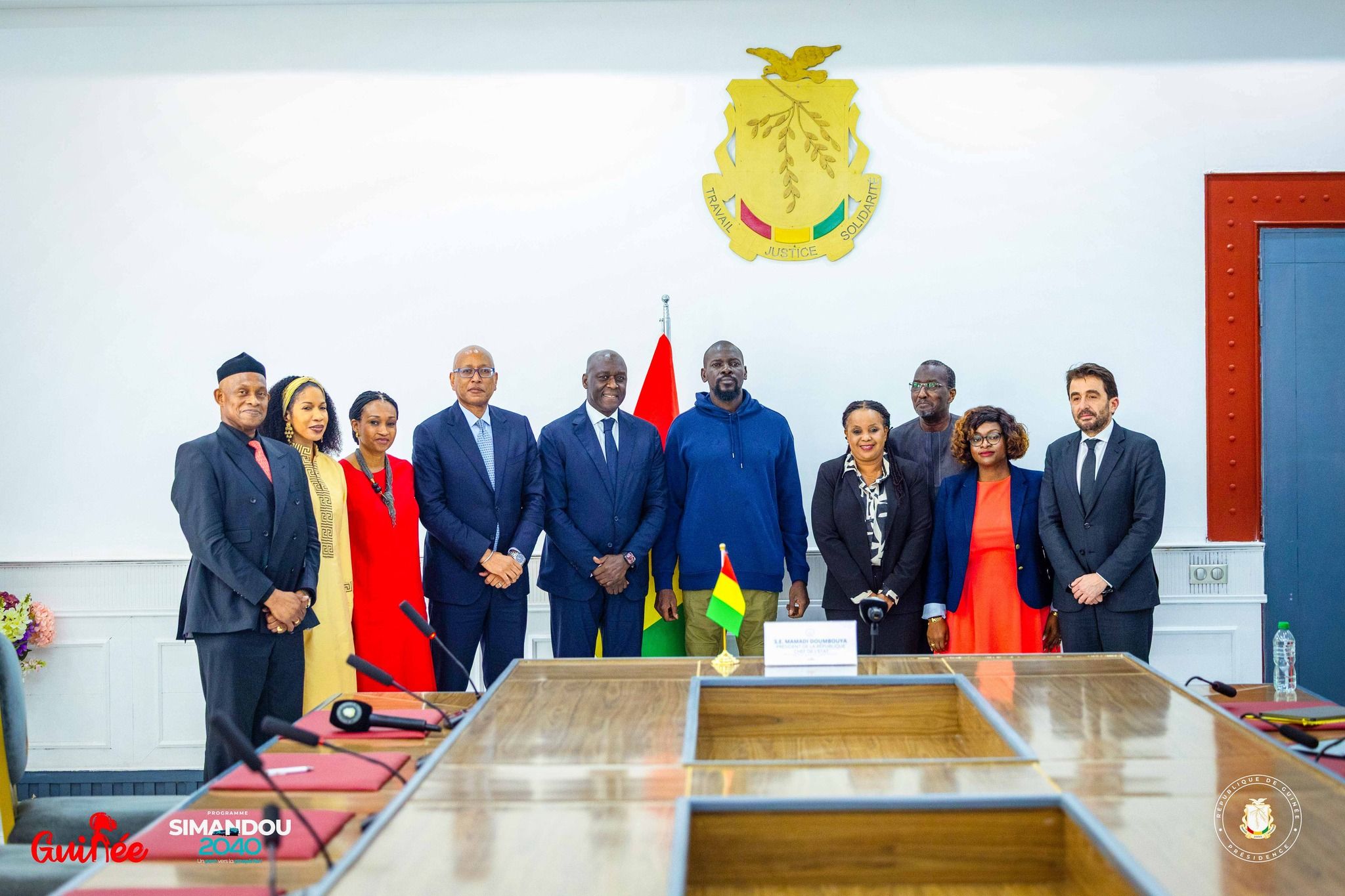 Président Mamadi Doumbouya avec la délégation de la SFI lors de la discussion sur le Programme Simandou 2040 en Guinée