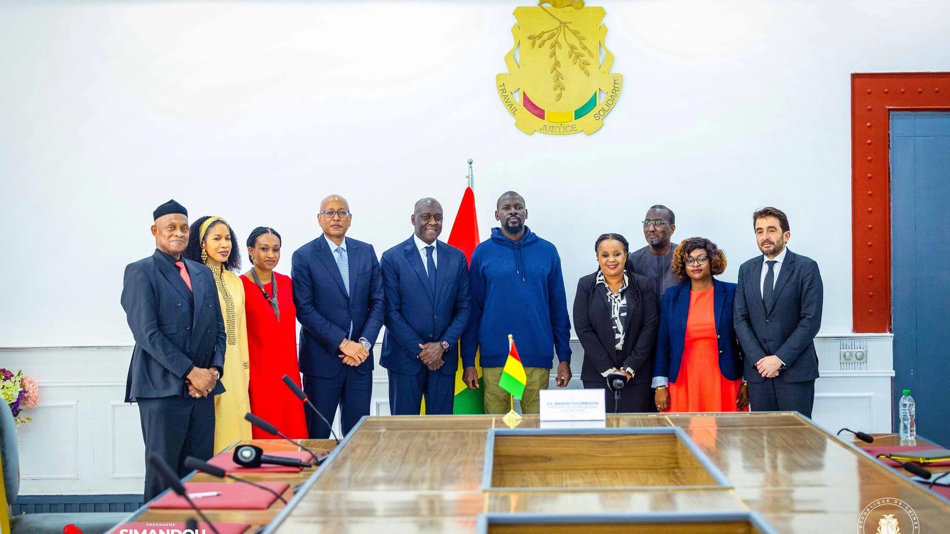 Président Mamadi Doumbouya avec la délégation de la SFI lors de la discussion sur le Programme Simandou 2040 en Guinée