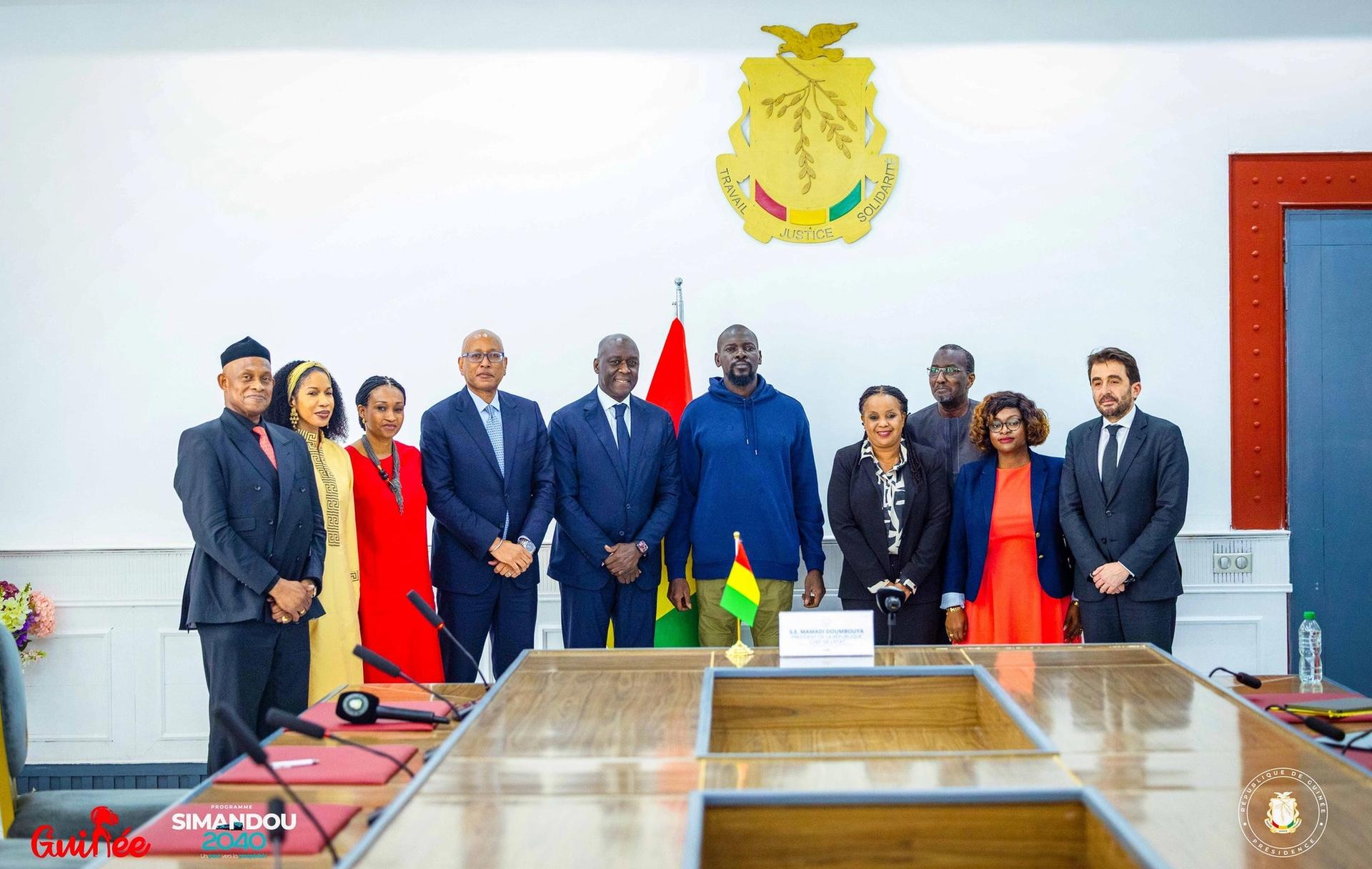 Président Mamadi Doumbouya avec la délégation de la SFI lors de la discussion sur le Programme Simandou 2040 en Guinée