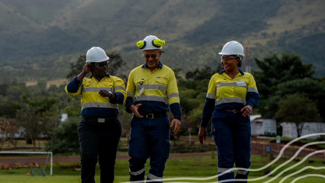 Stagiaires guinéens en formation de sécurité maritime en Chine, soutenus par le projet SimFer (Simandou).