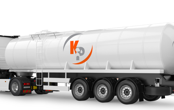 Une station-service moderne KP (Kamsar Petroleum) en Guinée, illustrant le dynamisme de la distribution pétrolière locale avec des employés guinéens.