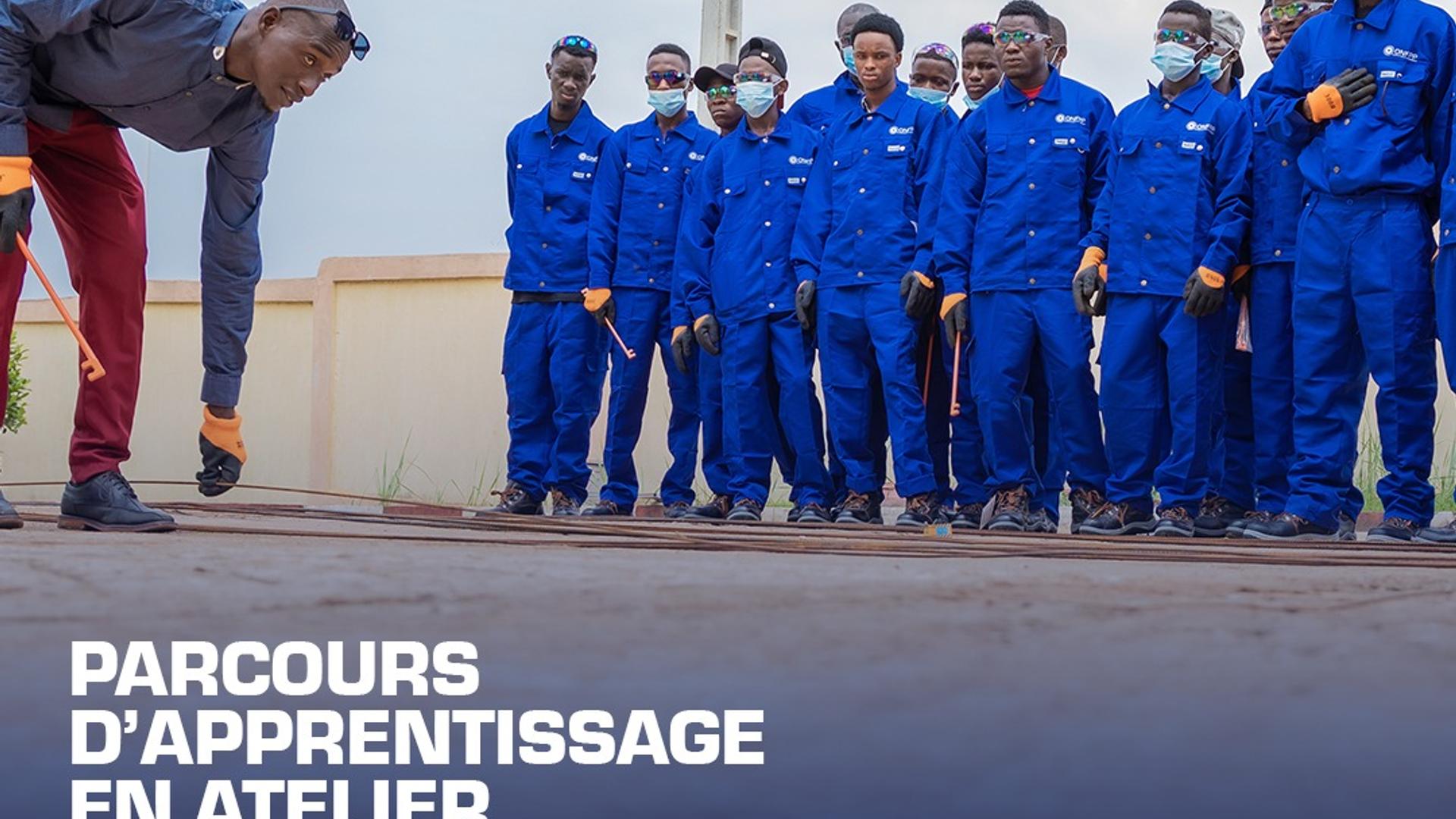 Des jeunes professionnels et des femmes entrepreneures en pleine session de formation pratique animée par l'ONFPP en Guinée.