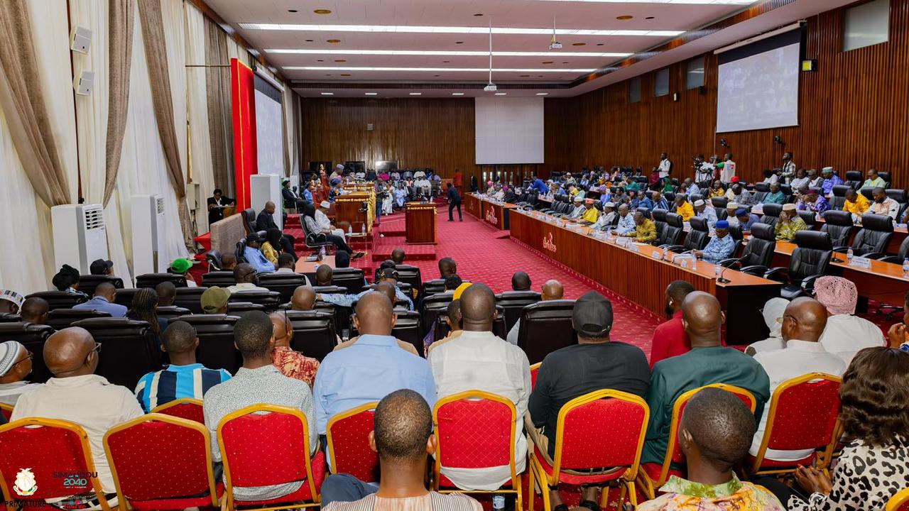 Mamadi Doumbouya lors d’une cérémonie officielle