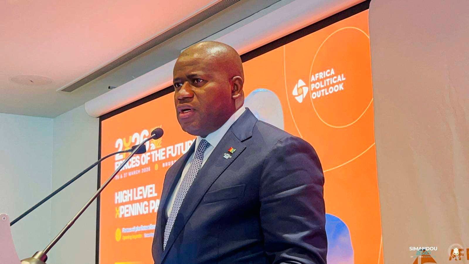 Ministre guinéen Ismaël Nabé présentant le programme Simandou 2040 lors d’un forum à Bruxelles