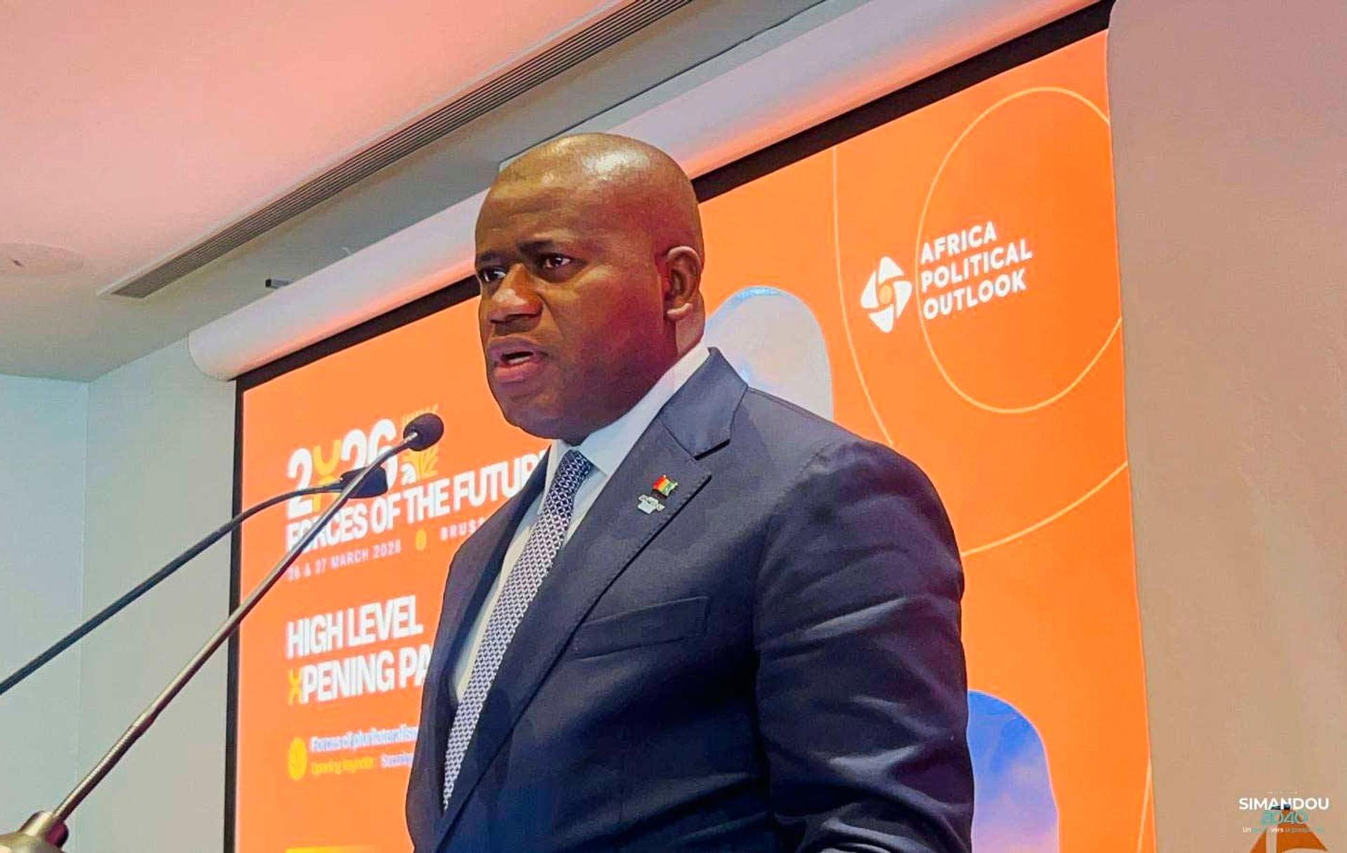 Ministre guinéen Ismaël Nabé présentant le programme Simandou 2040 lors d’un forum à Bruxelles