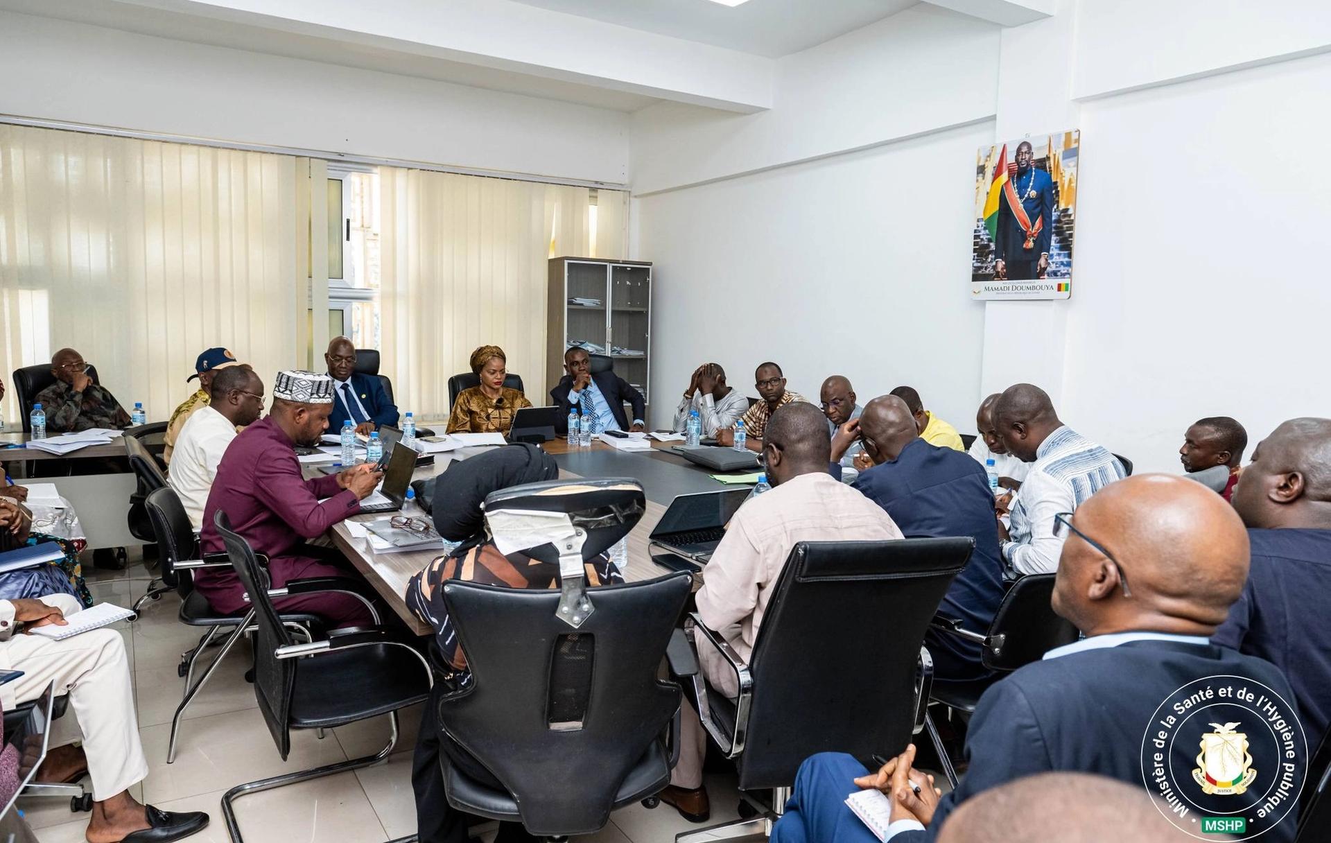 Présentation du budget 2026 par les ministres guinéens devant le Conseil National de la Transition