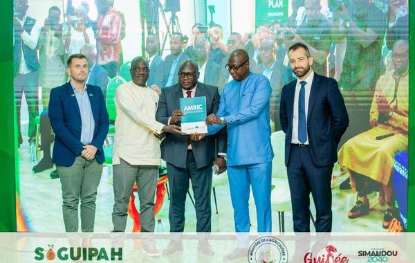 Cérémonie officielle de présentation du plan stratégique 2026-2030 de la SOGUIPAH, marquant la relance de l'agro-industrie en Guinée.