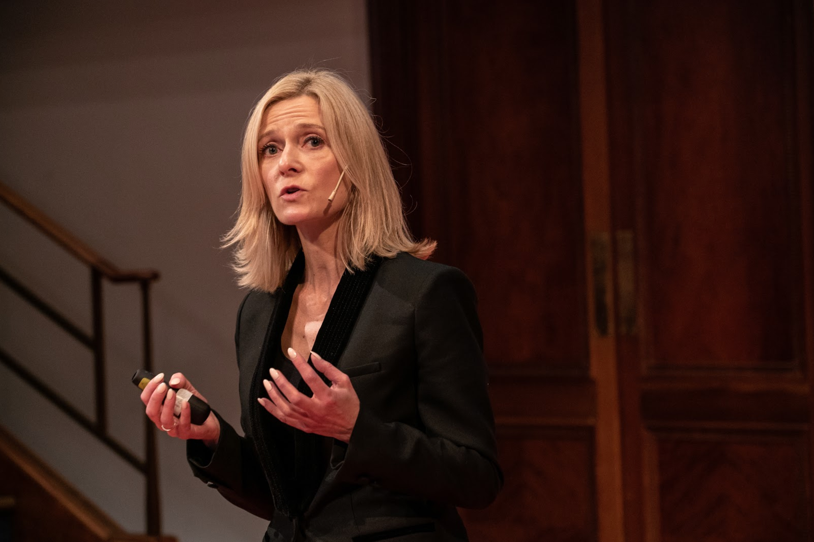Image of Beatrice Zatorska wearing black in the midst of making a presentation