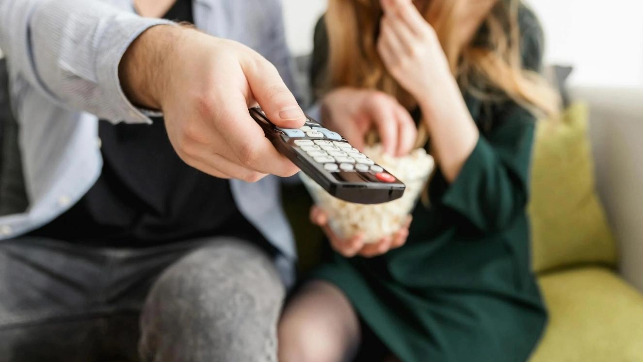 Couple watching civil war movies holding popcorn.