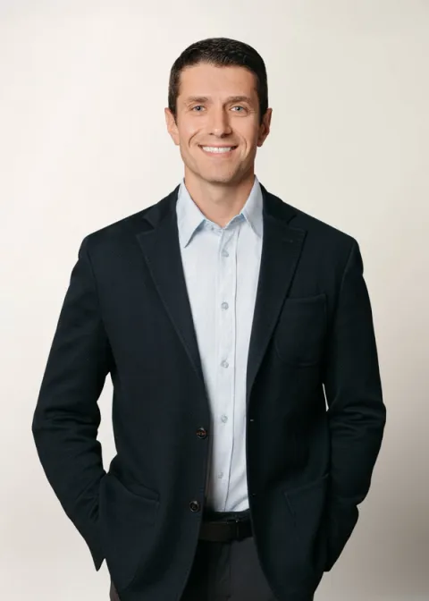 Dr. Edo Paz