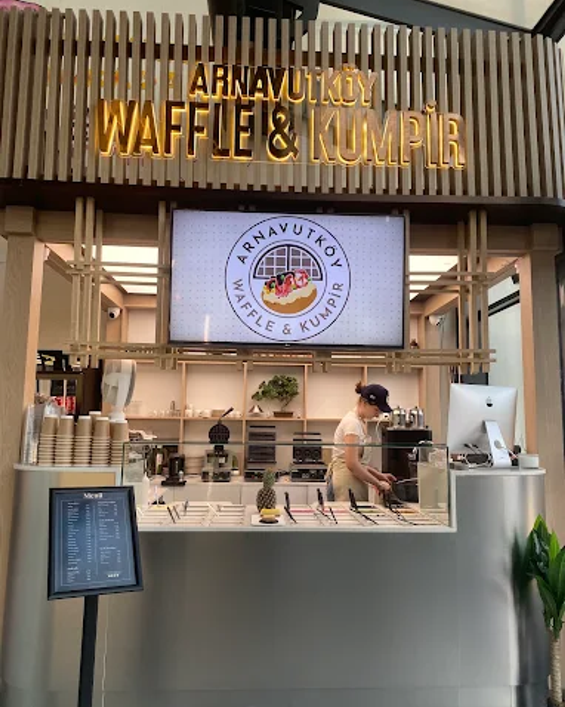 ARNAVUTKÖY WAFFLE KUMPİR Avlu 34