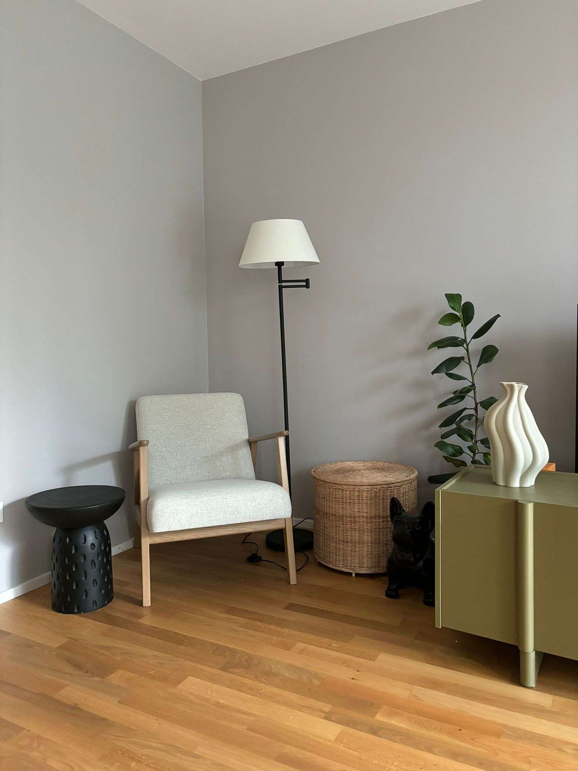 Gemütliche Ecke mit Sessel