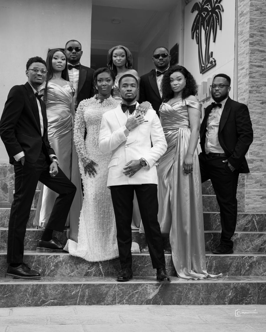 Group photo of a bridal party