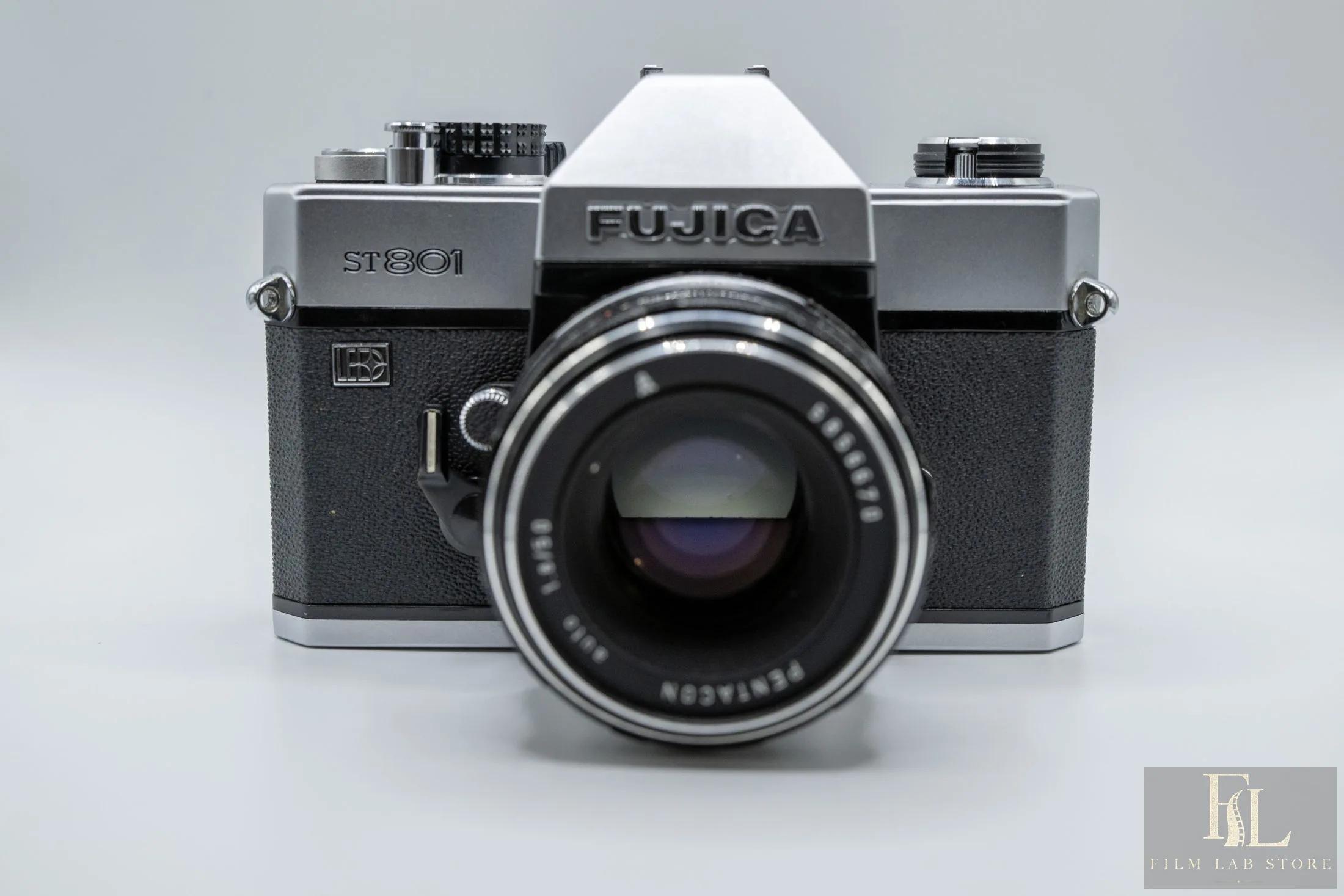 Fujica ST801 — плёночная зеркальная камера 35 мм с объективом Pentacon auto 50 мм f/1.8 (M42)